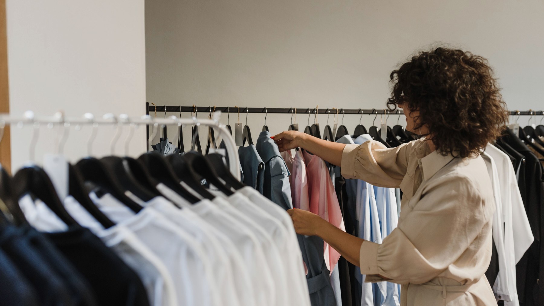Where to buy clothes in Zurich without fast fashion in a curated boutique clothing rack